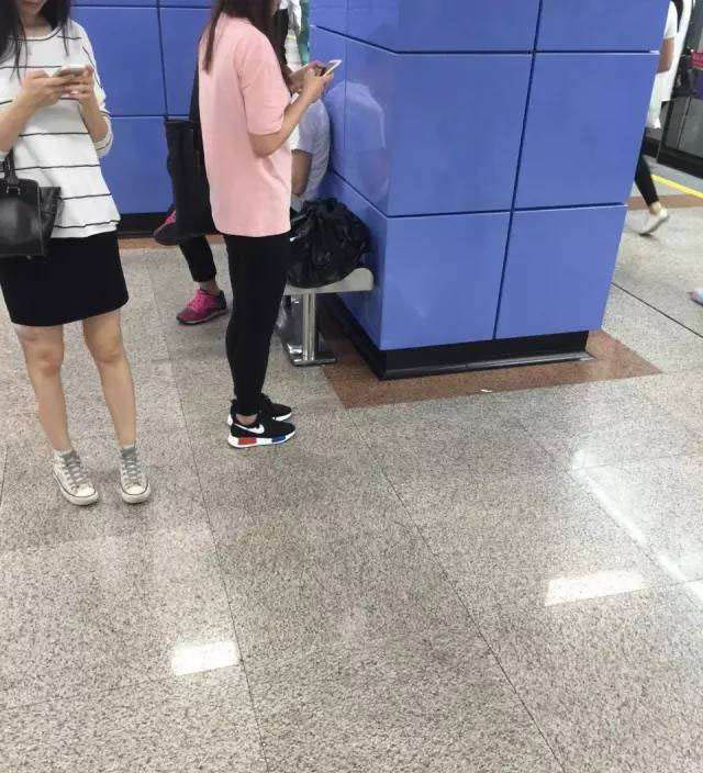 阿迪达斯nmd鞋会越穿越松吗,阿迪达斯tf成人足球鞋