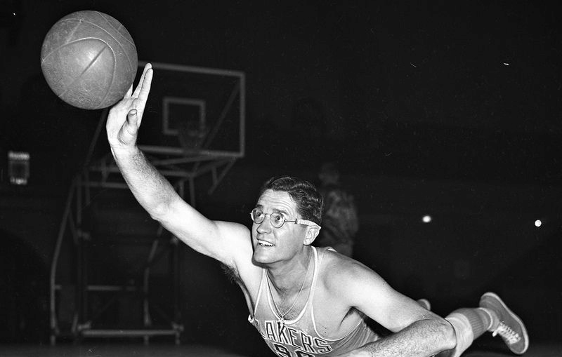 nba最伟大的十大中锋,nba历史上最伟大的十位得分后卫