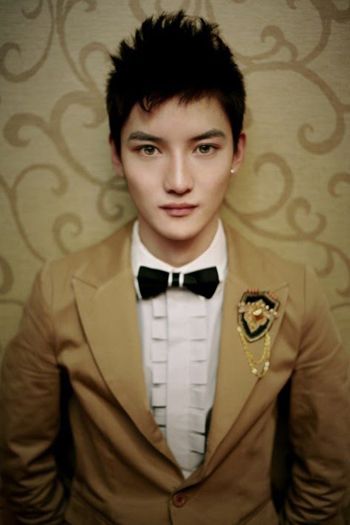 小鲜肉中长发发型,今年最流行的鲜肉发型