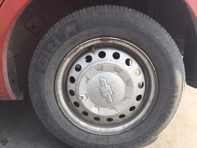 惊悚！租车旅行，竟然租到事故车，居然连机舱、底盘都撞过！