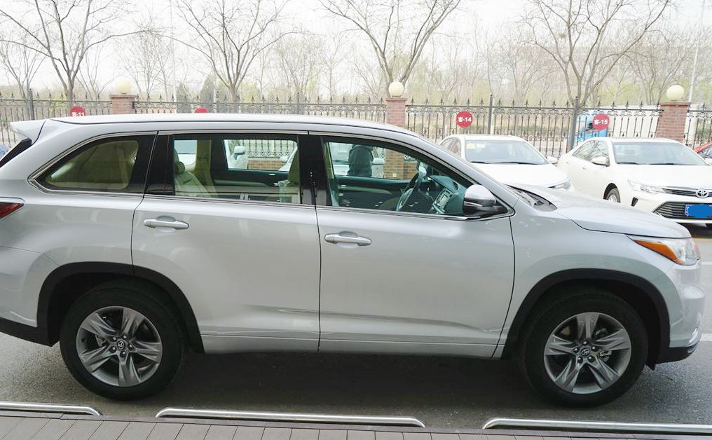 汉兰达2.0四驱尊贵落地价老款,汉兰达2015款3.5l四驱至尊版7座