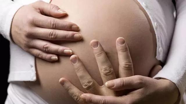 关于怀孕出血的视频,怀孕流产出血是什么颜色