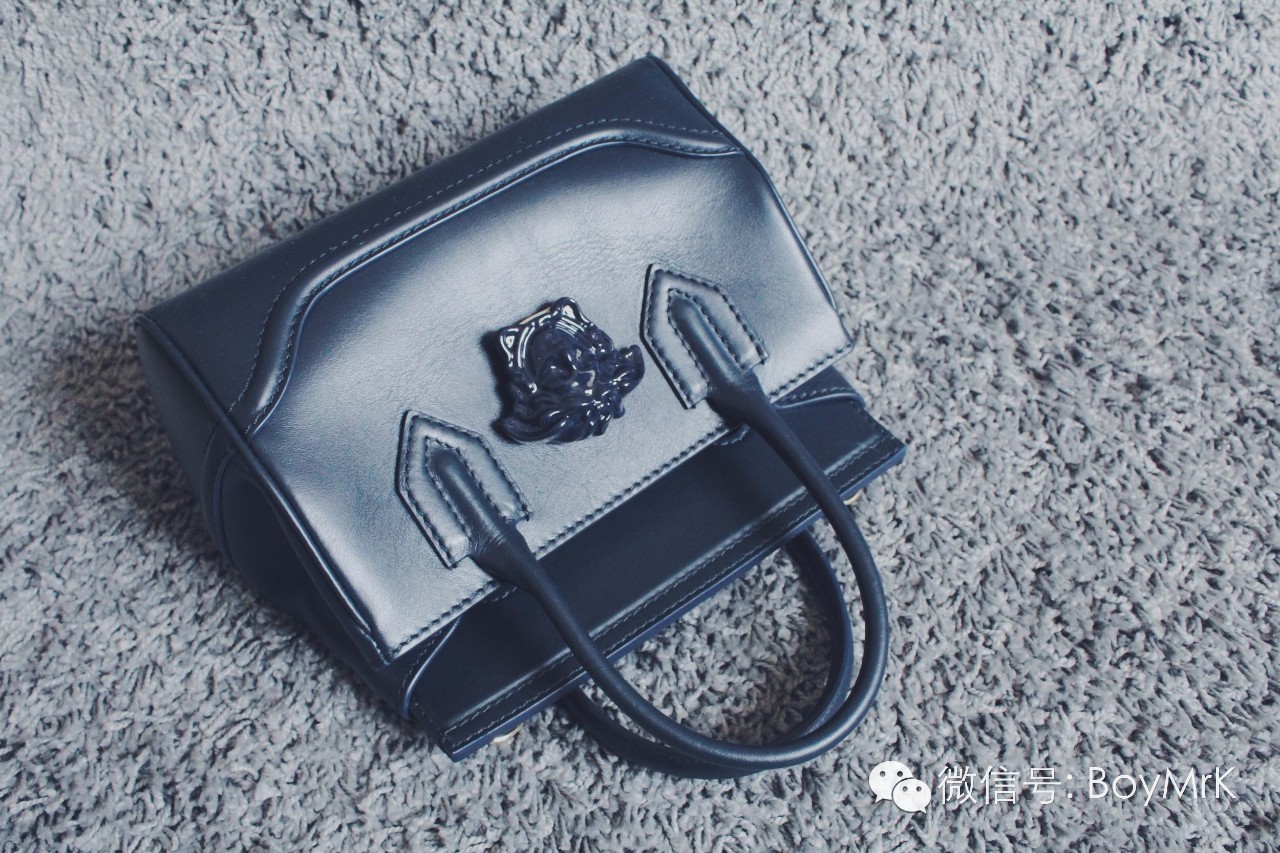 范思哲当季流行包包,范思哲包包是轻奢还是高奢