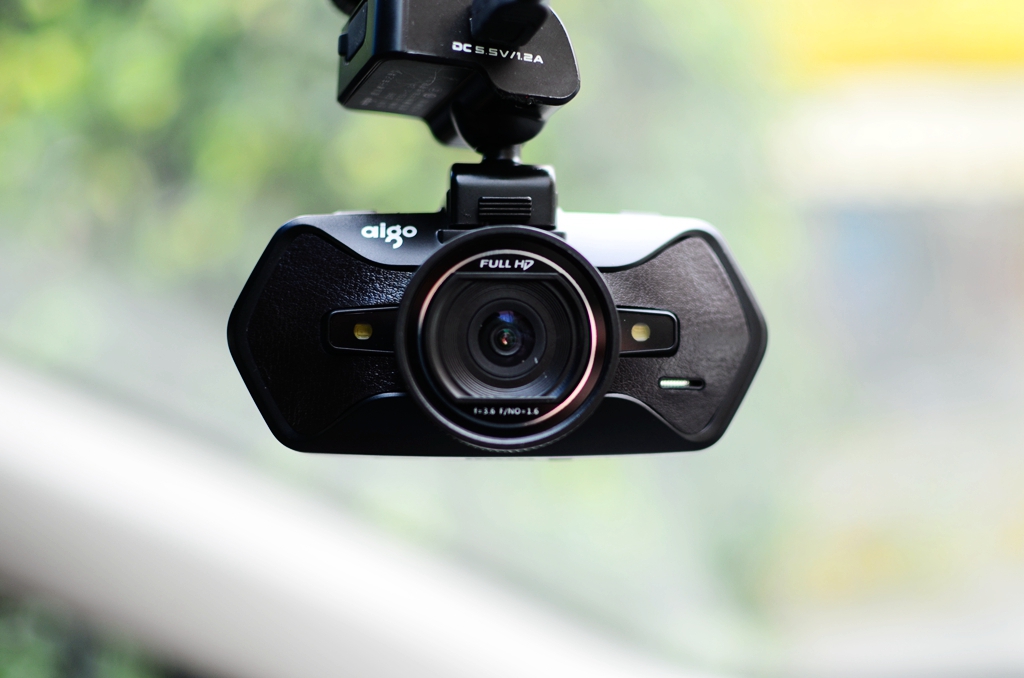 道路瞬息万变记录无时无刻爱国者aigoD66行车记录仪