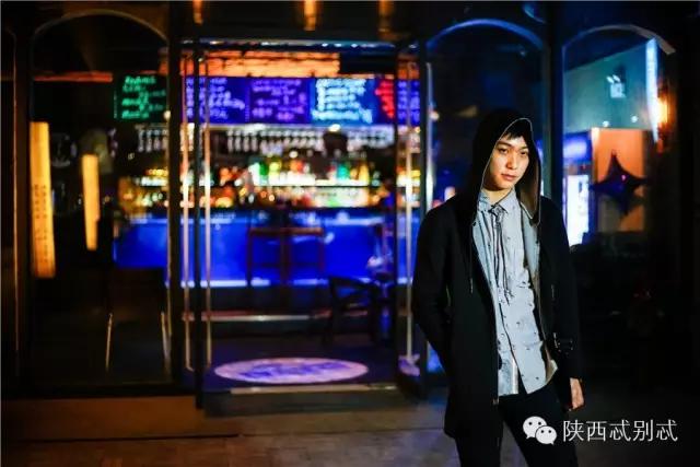 说出你们在酒吧被撩的经历？我面膜笑裂了！丨谁是忒色街拍NO.