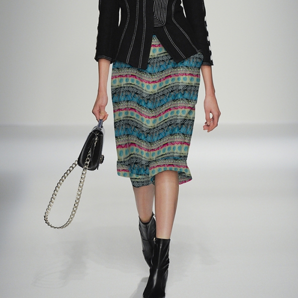 影响服装廓形的重要部位,影响服装颜色的因素