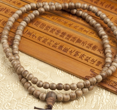 沉香佛珠老手串鉴别真假方法,真假越南沉香手串图片鉴别
