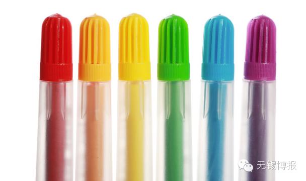 一小孩误误食水彩笔以为中毒了,孩子误食红色中性笔芯墨水