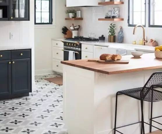 厨房地板油腻粘脚怎么办,厨房油腻怎么清洗妙招