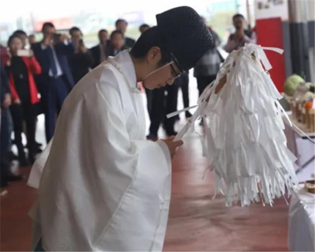 日本人也迷信，数十辆比亚迪K9进口日本，请阴阳师祈福！