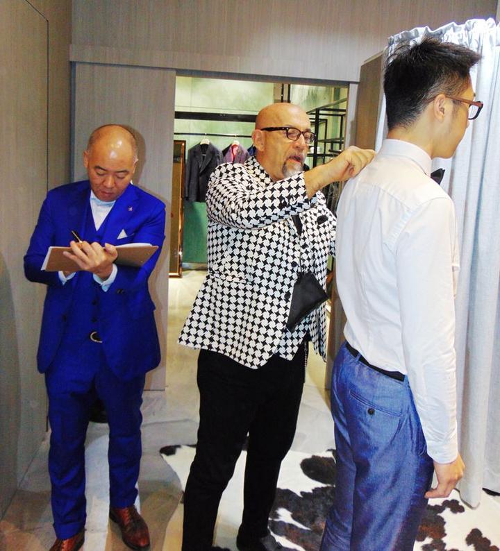 鍝堥噷鐜嬪瓙鑻变鸡瑗胯,鍝堥噷鐜嬪瓙瑗胯