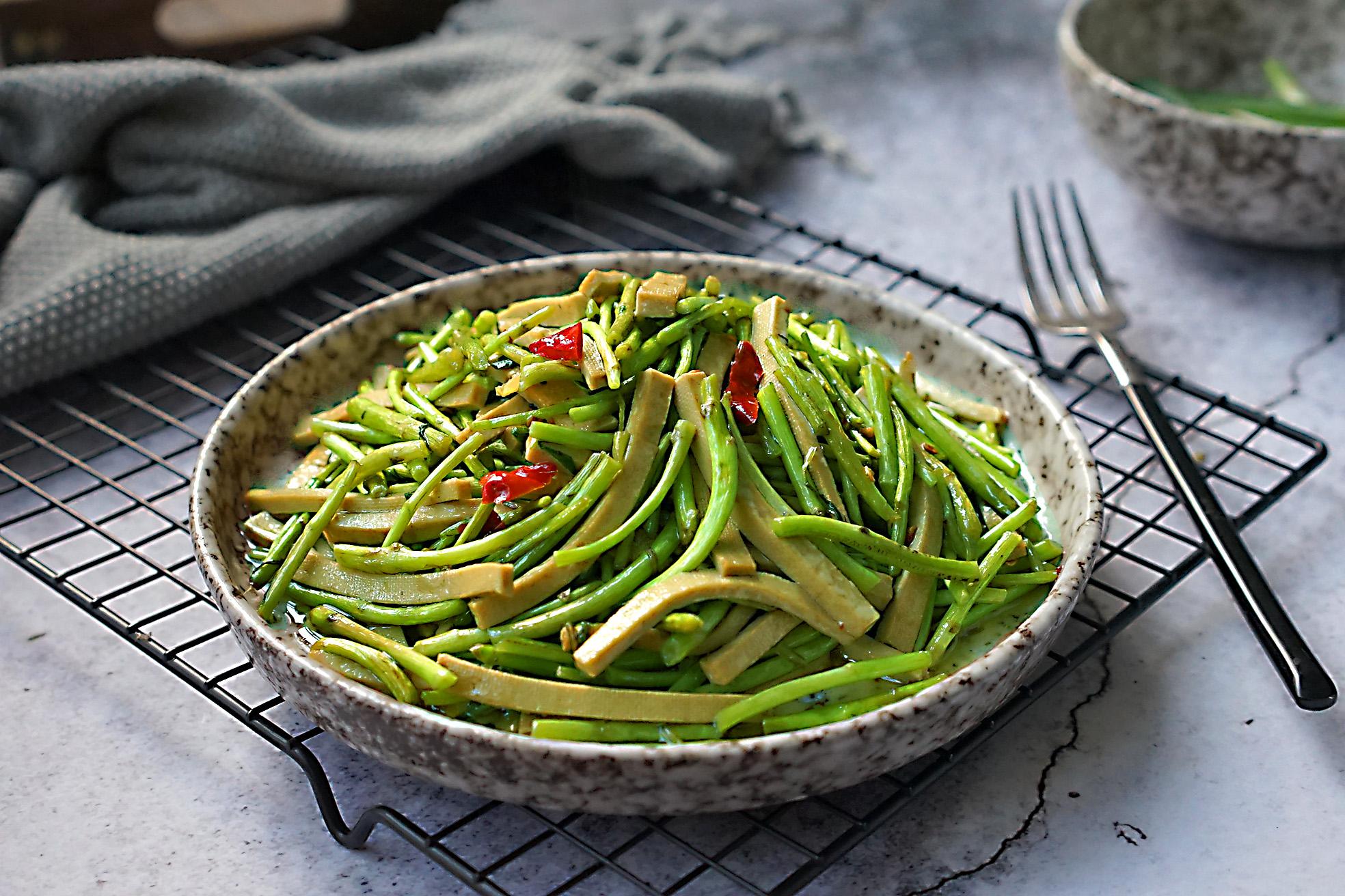 冬天上火了喝什么汤降火最快,喉咙痛上火了吃什么食物降火最快