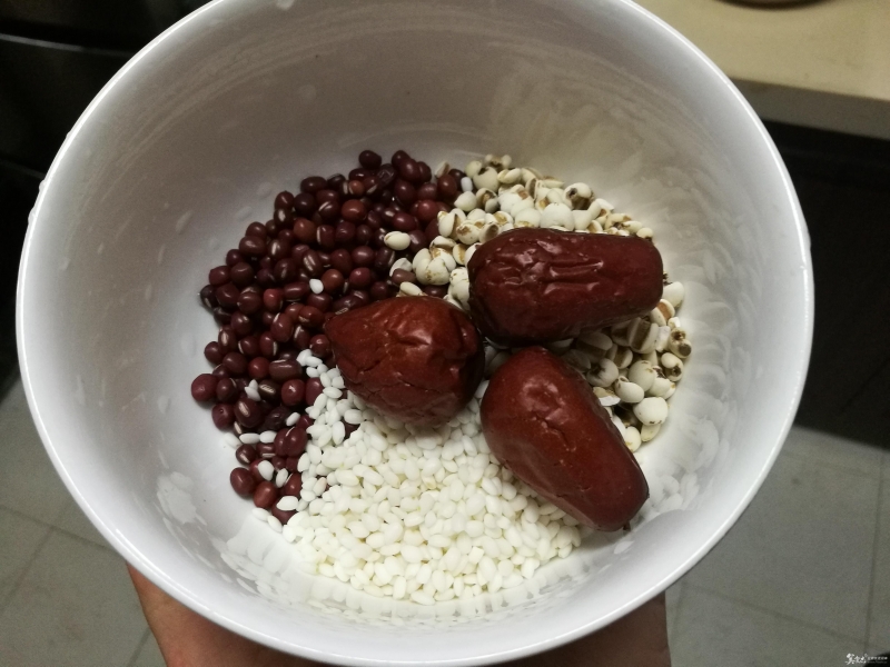 湿气重红豆汤,薏仁红豆排湿汤