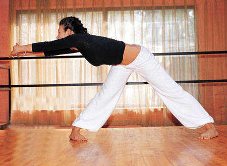 改善手脚冰凉的瑜伽体式,瑜伽解决手脚冰冷气血不足