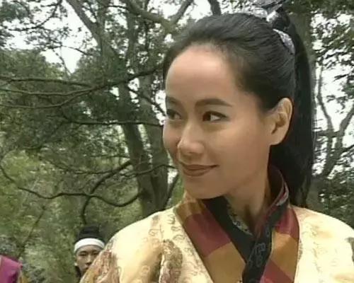 又双叒叕翻拍了!两位新晋小鲜肉你更看好谁?