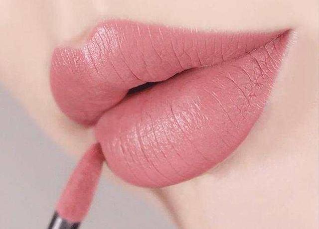 迪奥口红888和999哪个更适合素颜,素颜也显白的大牌口红