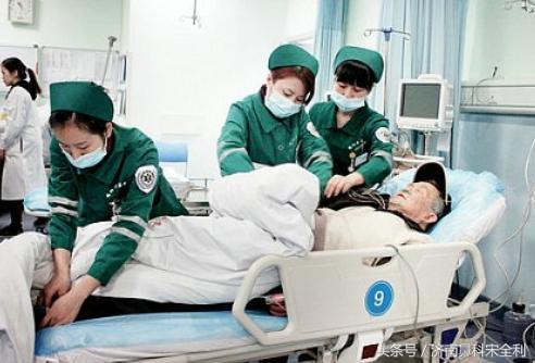 男子输液后10分钟莫名死亡,国民的“输液之路”究竟何时是个头?