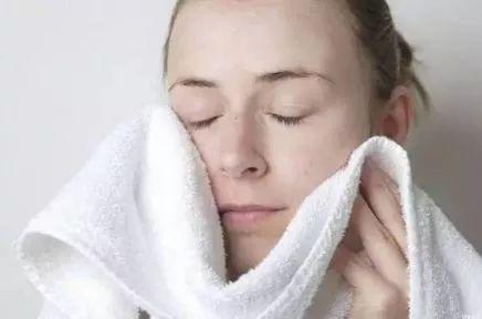 冬天美白真的比夏天美白更好吗,美白先要从补水保湿开始