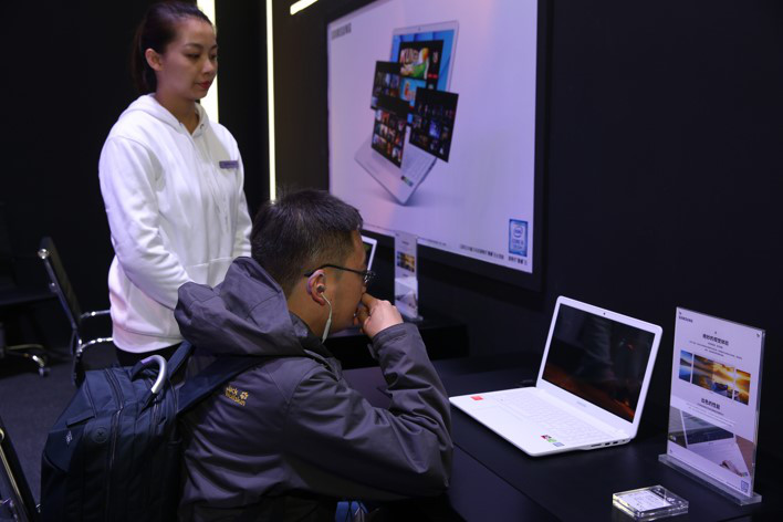 从3D笔记本到MR设备：为何带路人总是三星？