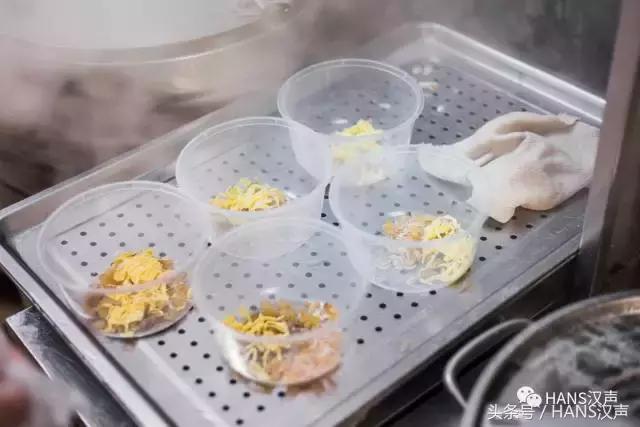 这家汉口深巷咖啡馆里的抄手摊，文青云集，肠粉只卖7元