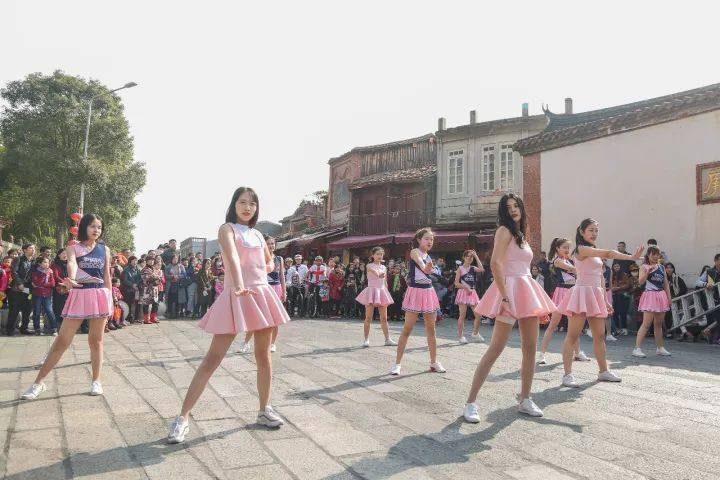 登封嵩山少林寺女生表演,少林武术美少女