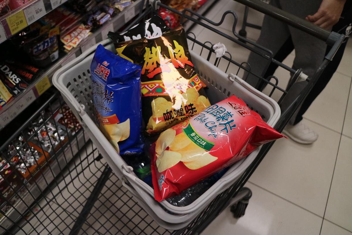 盘点雪天路滑摔倒爆笑场面,自驾游雪地上遇到突发事件