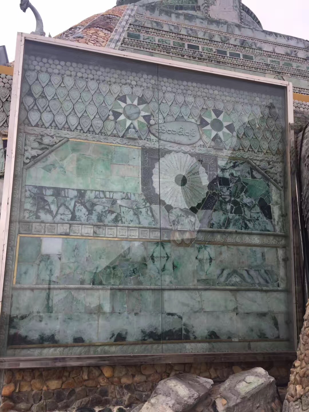 缅甸曼德勒角湾翡翠市场原石收购,缅甸角湾翡翠交易市场