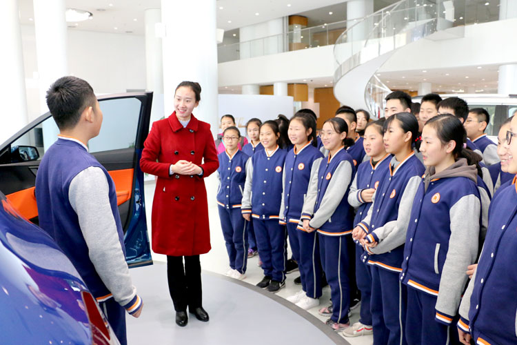「校园成长」初一7班陈雨霏参观哈弗技术中心有感