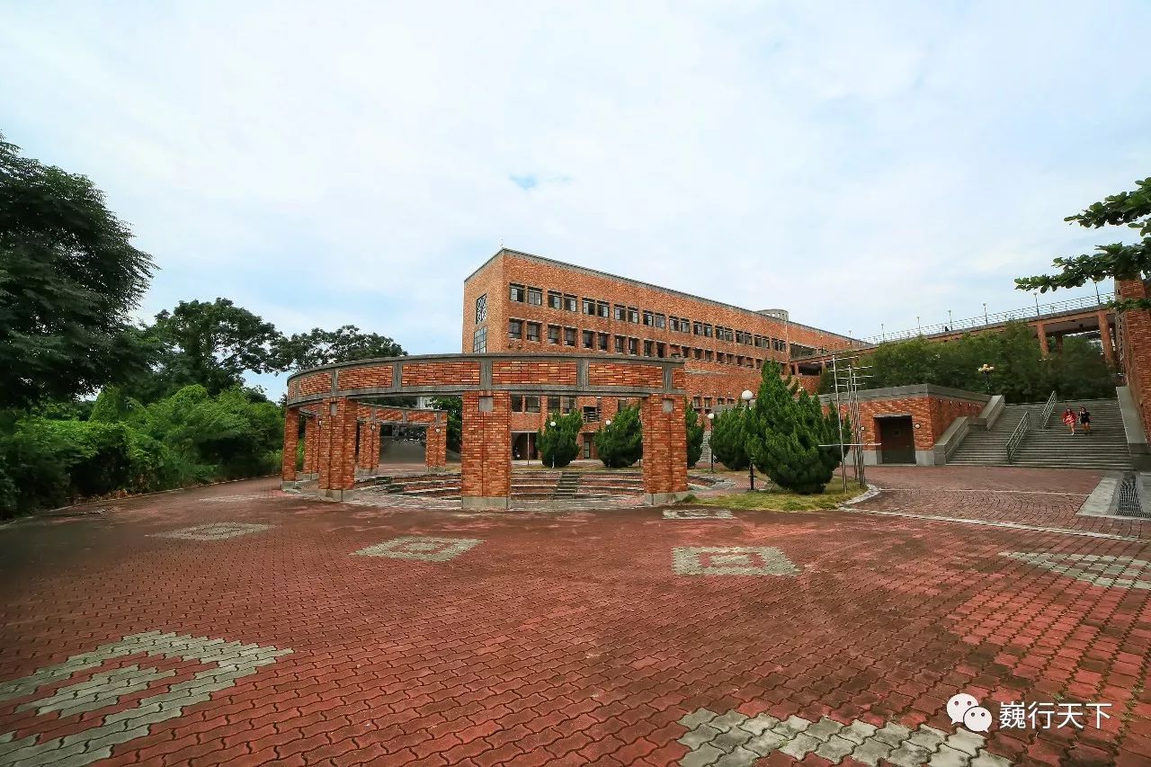 这所大学很特别,来的人都会找到逝去的校园爱情故事