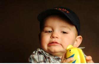 儿子上眼皮子长了一个疙瘩,女儿眼睛最近长疖子什么情况