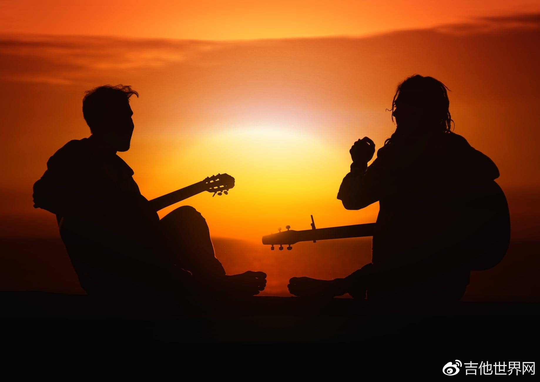 900元吉他和2000元吉他音色对比,吉他500元和一万元的音质区别