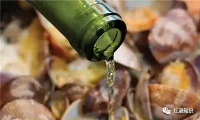 红酒漏液如何继续存放,红酒瓶口有漏液能喝吗