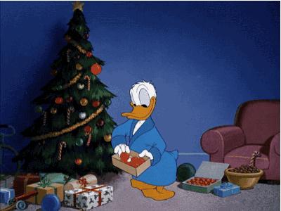 不一样的圣诞树装饰,一棵枯树怎么装饰成圣诞树