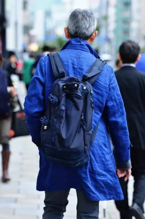 好看能穿不臃肿的双肩包男潮,防水双肩背包时髦又实用