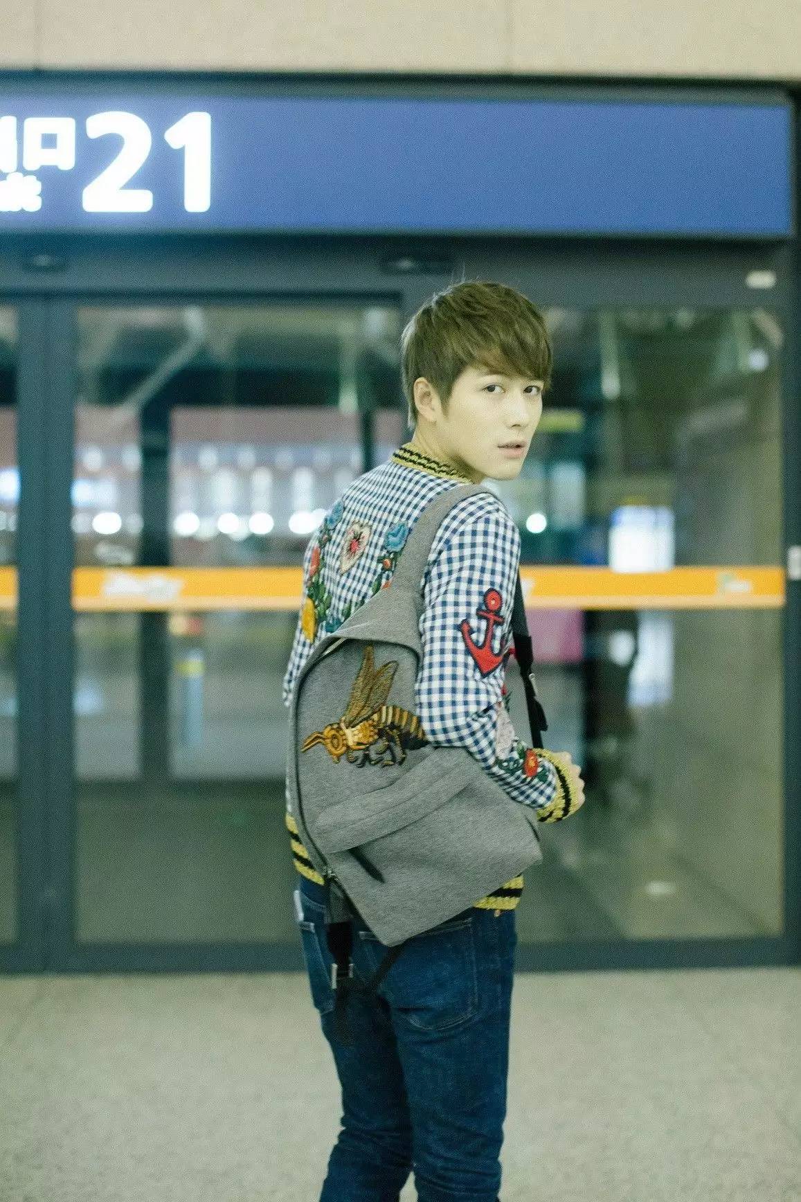 好看能穿不臃肿的双肩包男潮,防水双肩背包时髦又实用