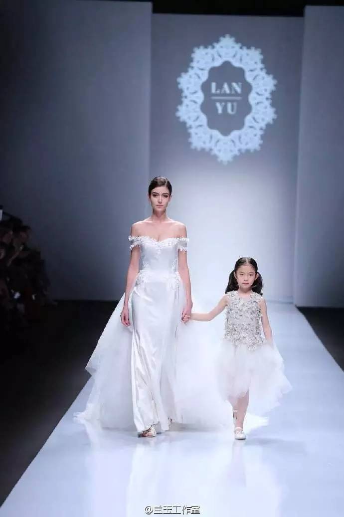 兰玉婚纱秀视频,兰玉婚纱走秀