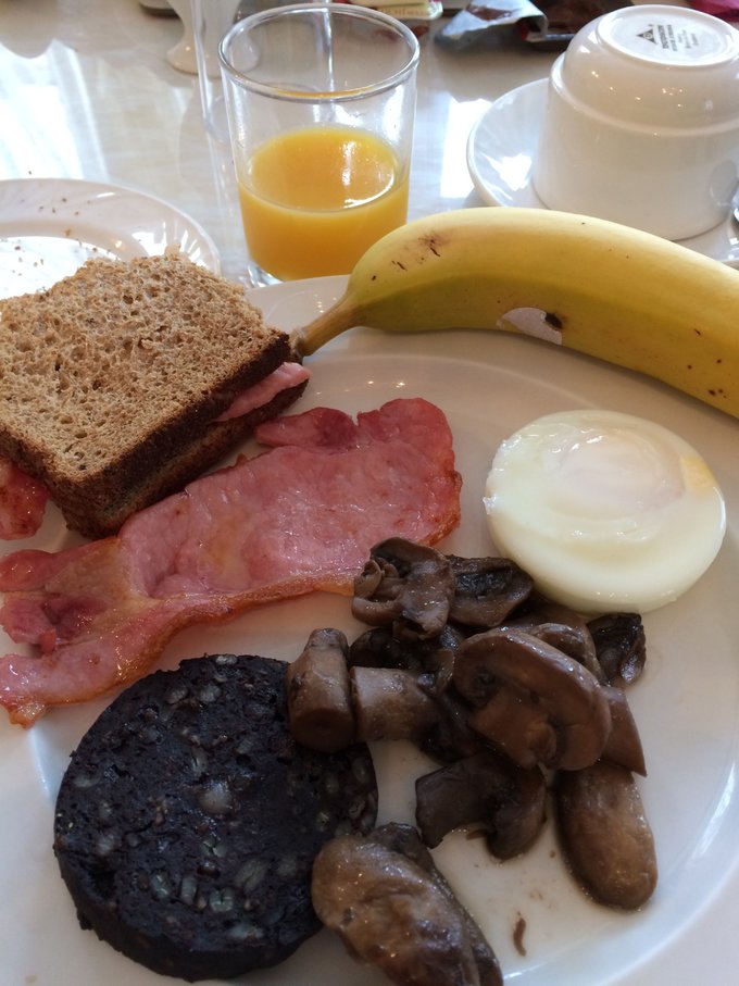 【已完结】英格兰苏格兰18日游记——美景、历史、足球、文化全体验(含挡风玻璃损坏以及车胎被扎处理经过)