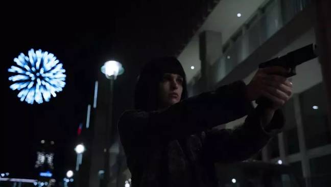 比起潘粤明与暗，他贡献了奥斯卡级的“分裂”，这电视剧玩得太大