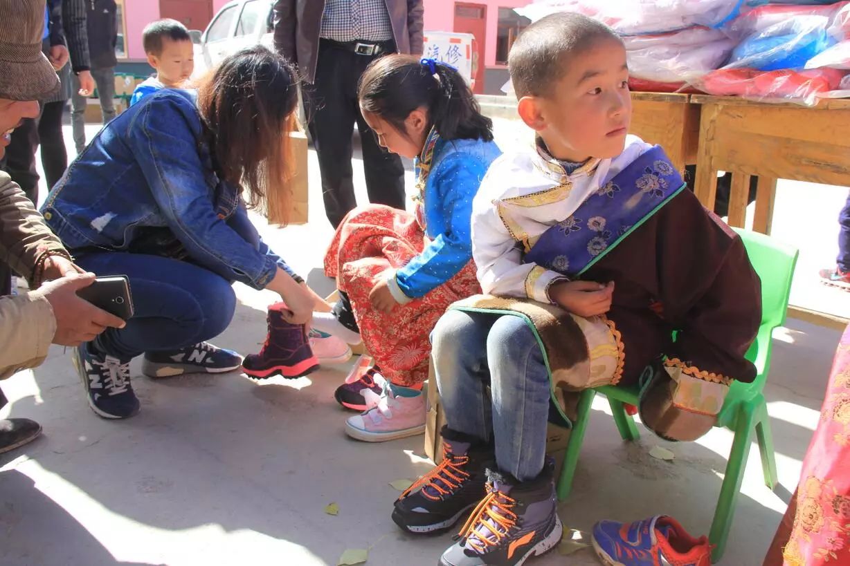 在队旗下茁壮成长,在星星火炬的指引下健康成长