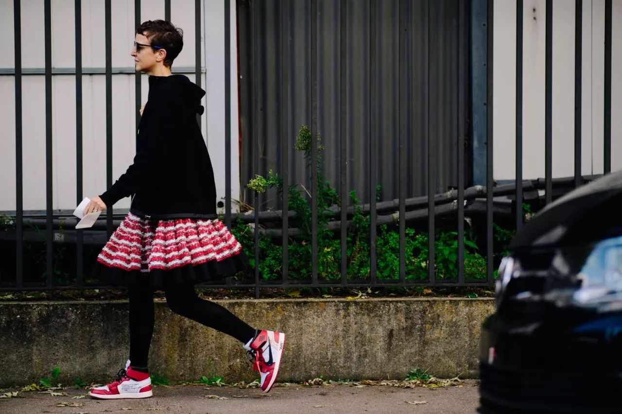 这家店在关门大吉之前YSL还专门为它推出性玩具！连GD也经常去逛~