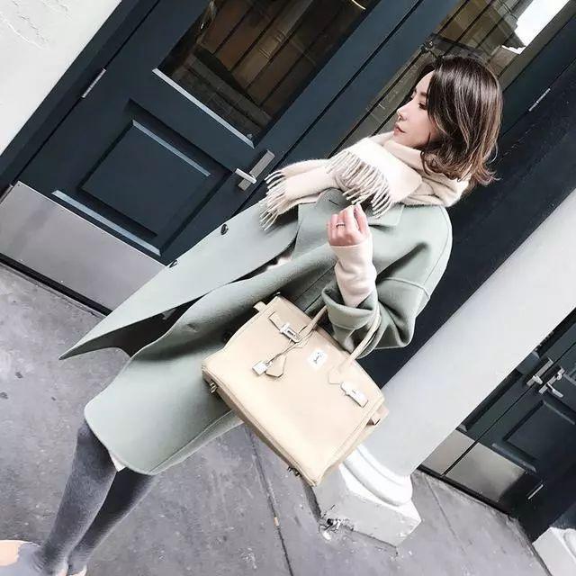 今年流行的毛呢外套怎么搭配,最洋气的格子毛呢外套