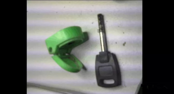 电动车后轮锁拆卸教程,绿源电动车刹车锁怎么解