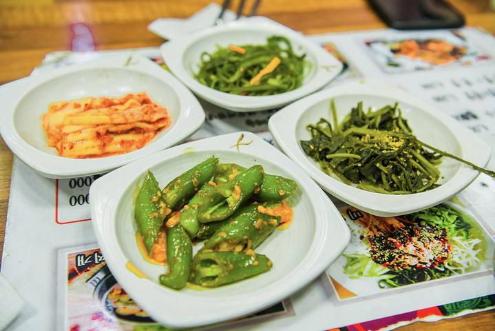 这里是韩国最传统的市场，不仅有美食还有免税店