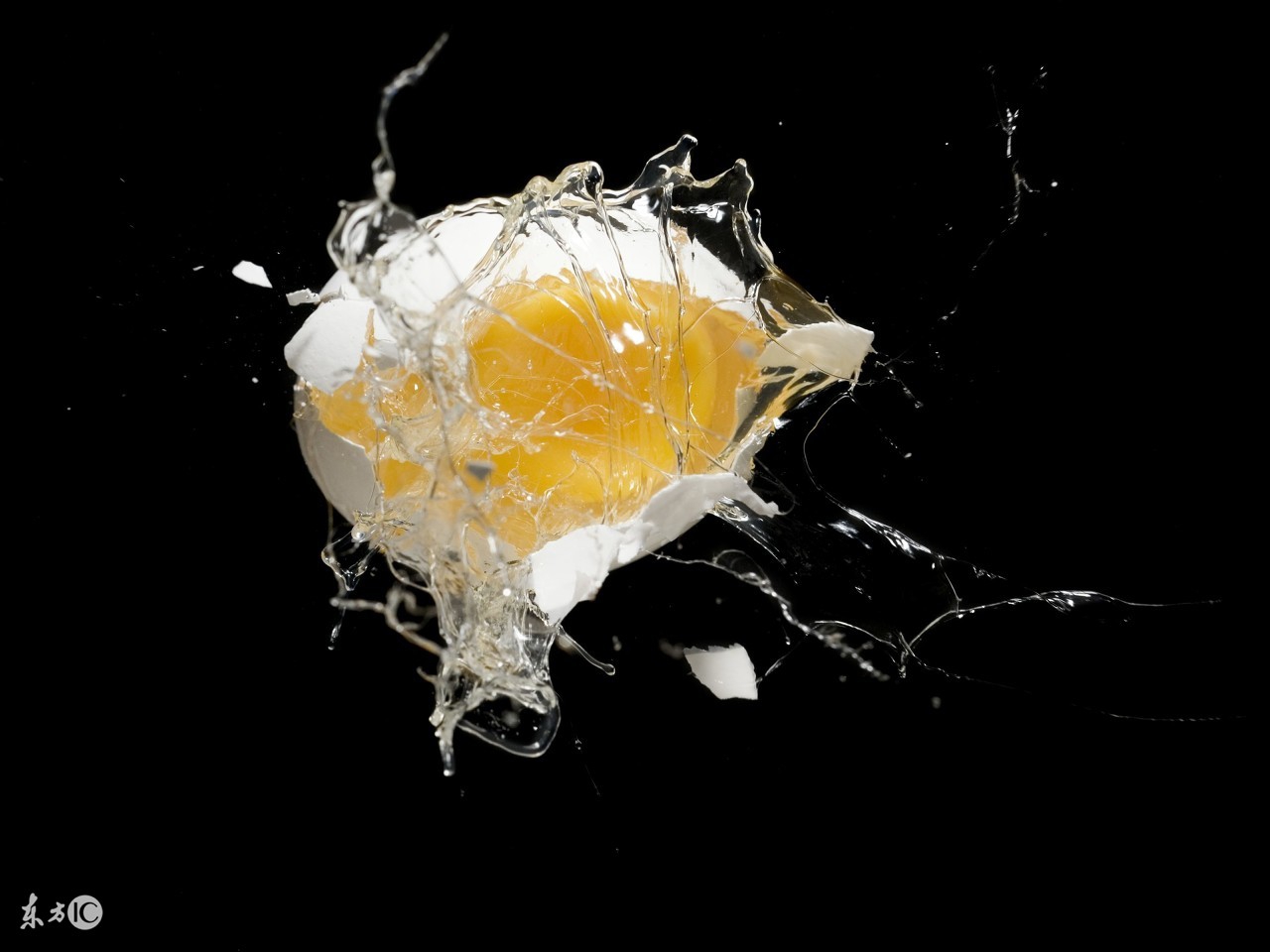 吃鸡蛋爆炸嘴唇受伤,吃鸡蛋爆炸把嘴唇炸伤