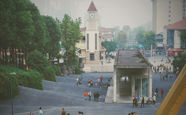 川美，看起不像是读书的地方