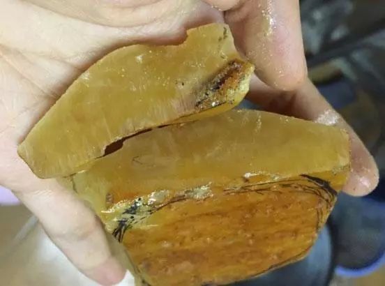 蜜蜡开料加工的直播间,顶级蜜蜡开料