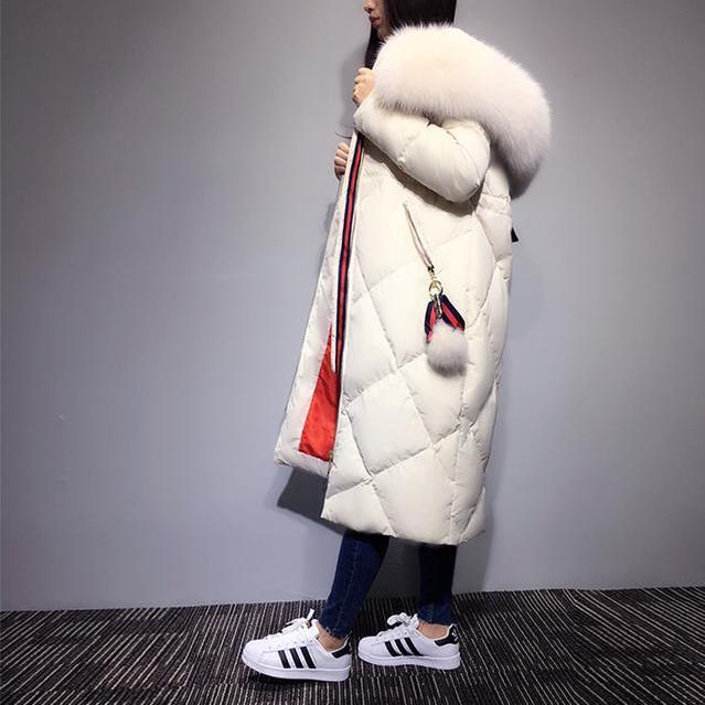 大毛领羽绒服显瘦时尚洋气女款,气质款大毛领羽绒服女高端