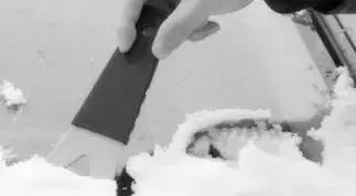 冬天洗车冻住反光镜了怎么办,冬天洗车容易结冰该怎么办