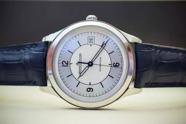 欧米茄正装表背透系列,欧米茄正装表选白盘还是黑盘