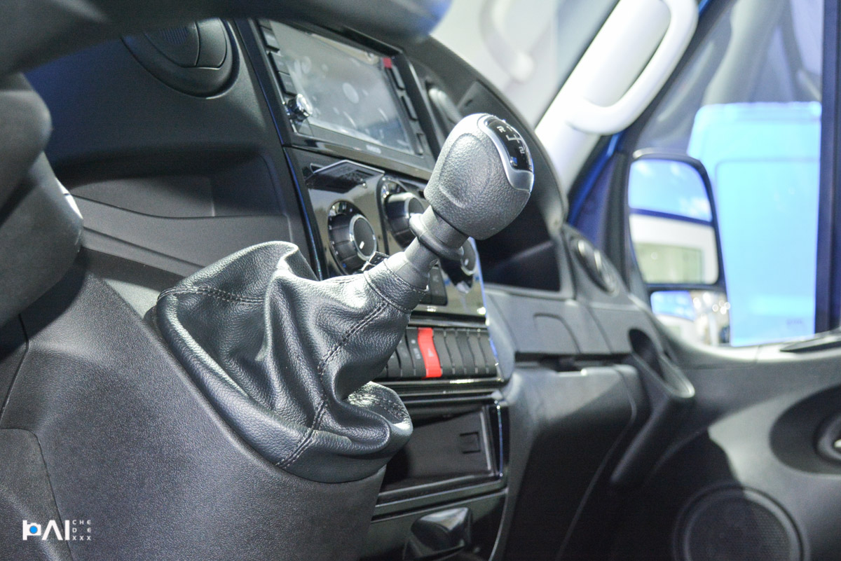 依维柯欧胜双排轻卡最新款,依维柯daily欧胜3座